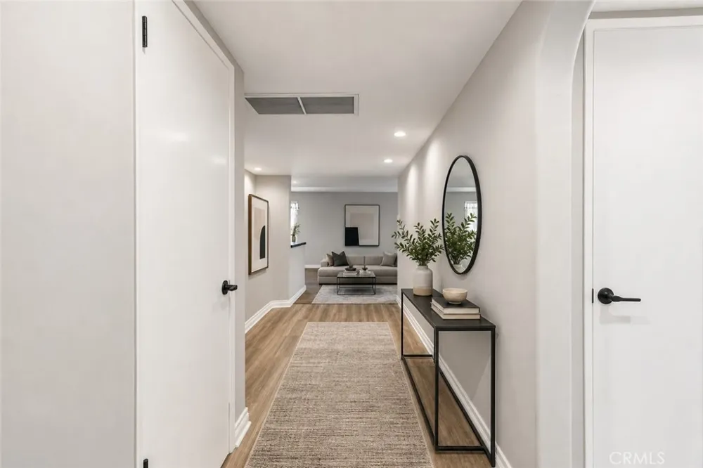 16012 Moorpark #302A Encino, CA 91436