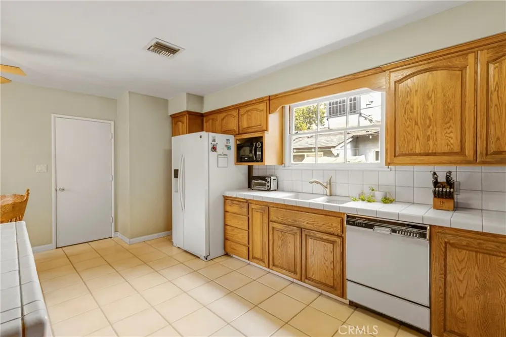 16846 Minnehaha Street Granada Hills, CA 91344