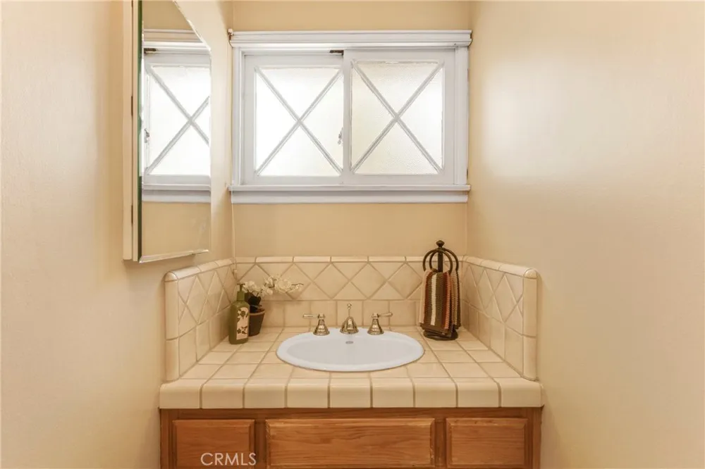 16846 Minnehaha Street Granada Hills, CA 91344