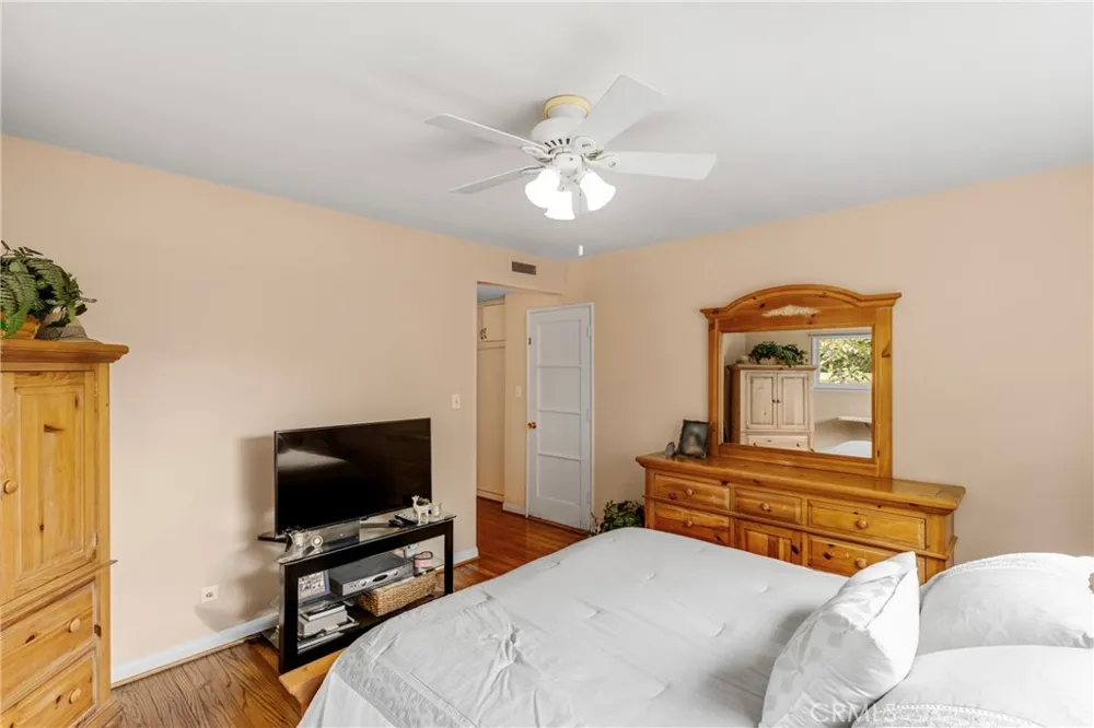 16846 Minnehaha Street Granada Hills, CA 91344