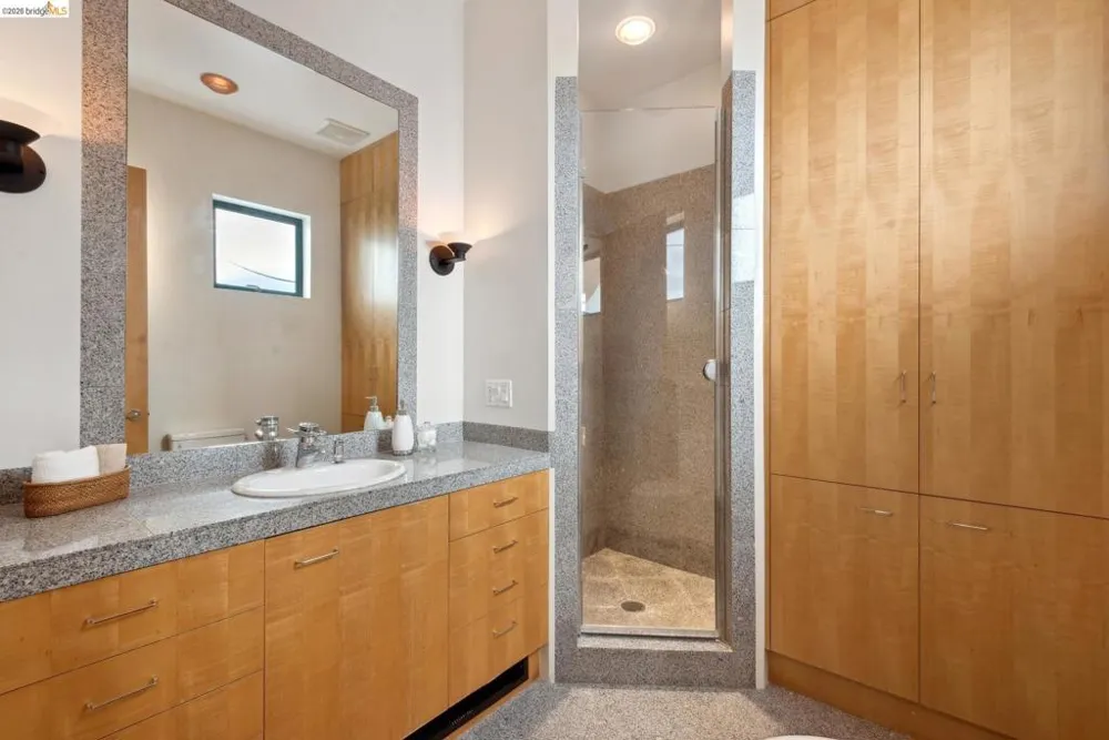 5 Woodside Way Oakland, CA 94611