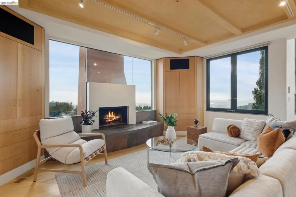 5 Woodside Way Oakland, CA 94611