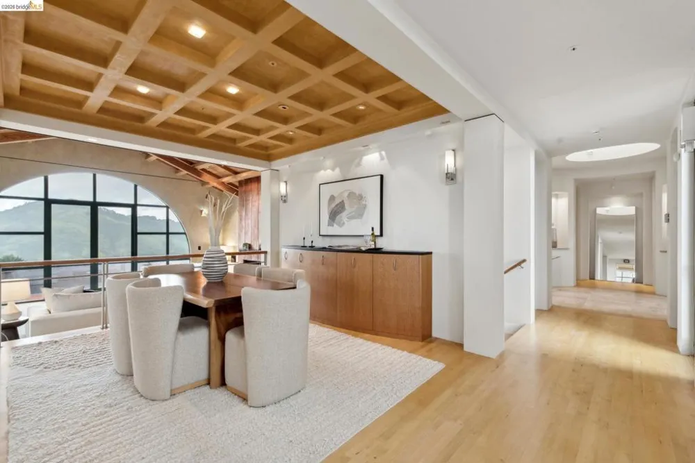 5 Woodside Way Oakland, CA 94611