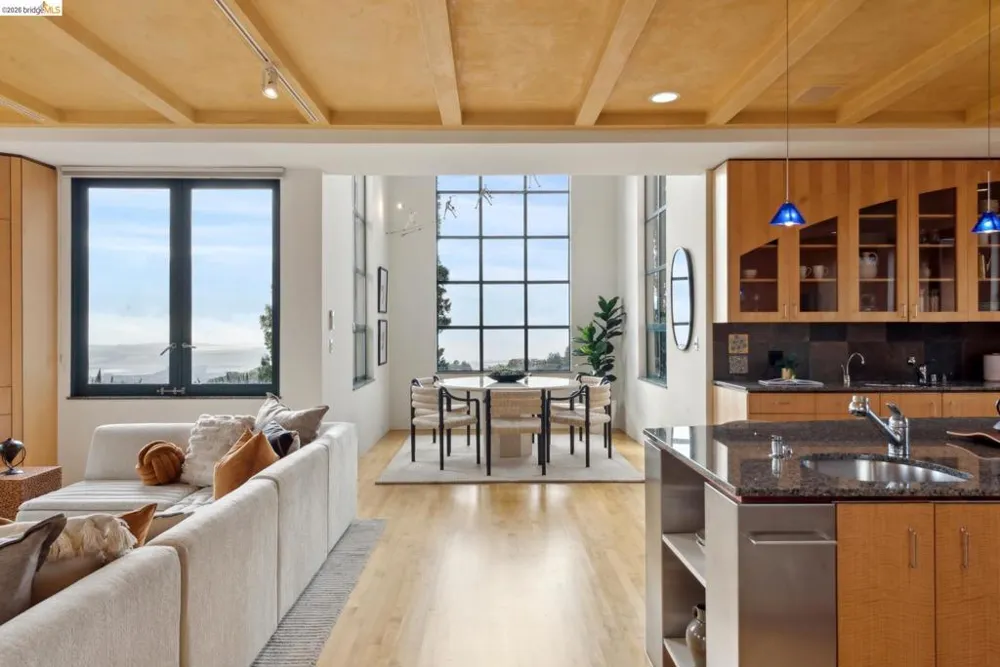 5 Woodside Way Oakland, CA 94611