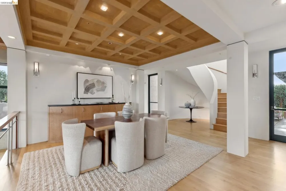 5 Woodside Way Oakland, CA 94611