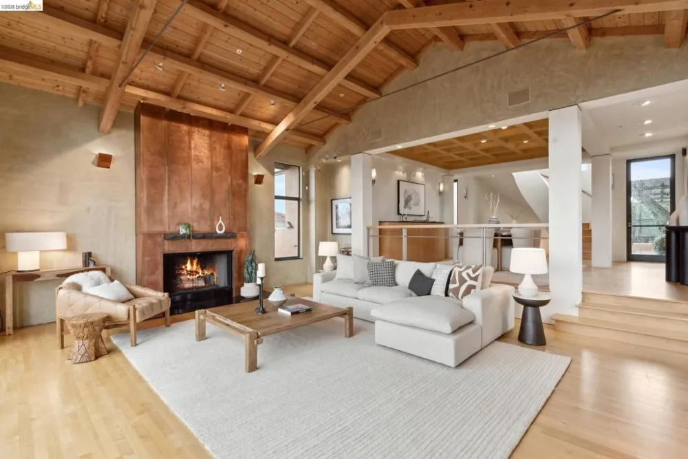 5 Woodside Way Oakland, CA 94611