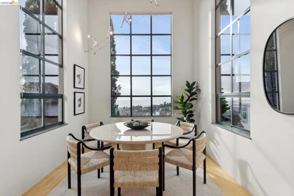 5 Woodside Way Oakland, CA 94611
