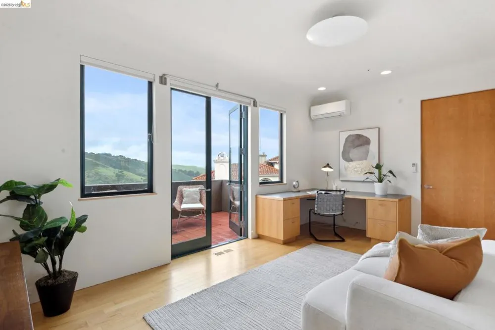 5 Woodside Way Oakland, CA 94611