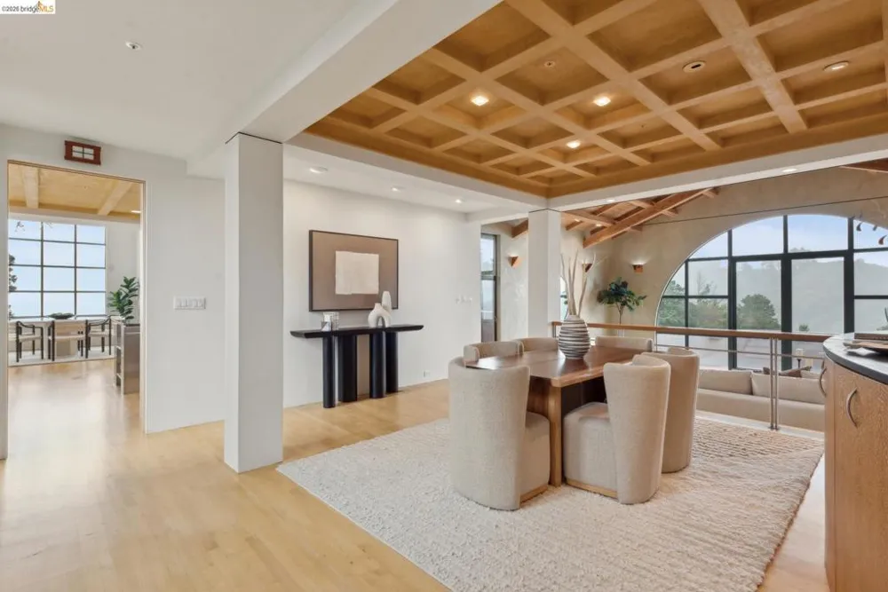5 Woodside Way Oakland, CA 94611