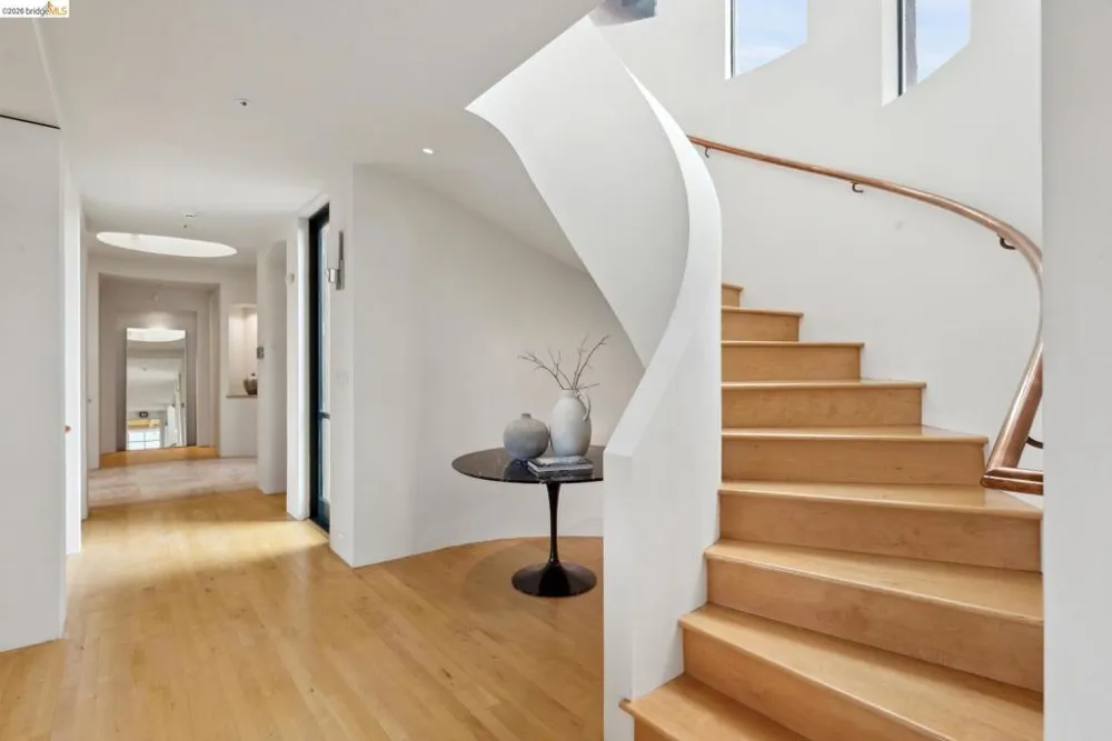 5 Woodside Way Oakland, CA 94611