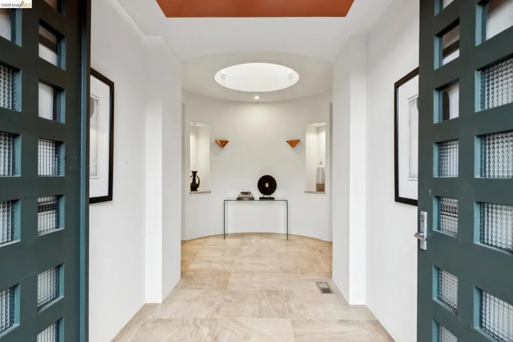 5 Woodside Way Oakland, CA 94611