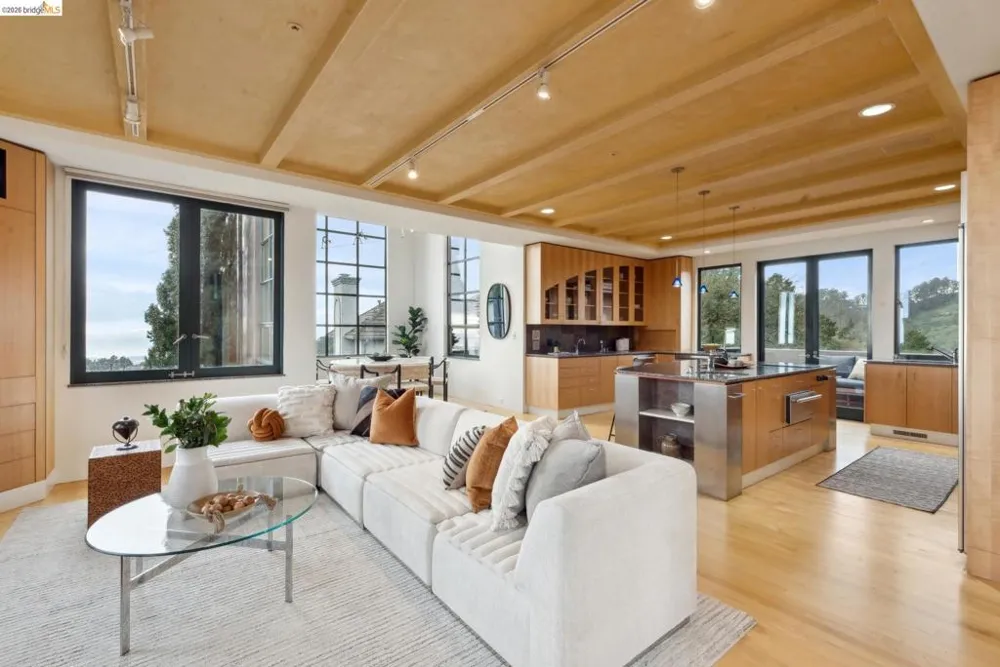 5 Woodside Way Oakland, CA 94611