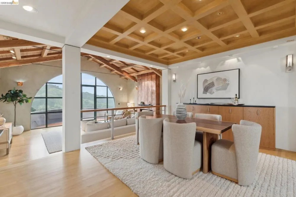5 Woodside Way Oakland, CA 94611