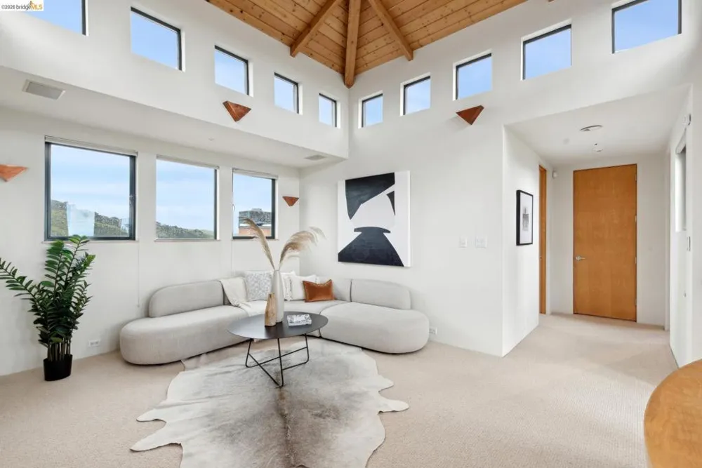 5 Woodside Way Oakland, CA 94611