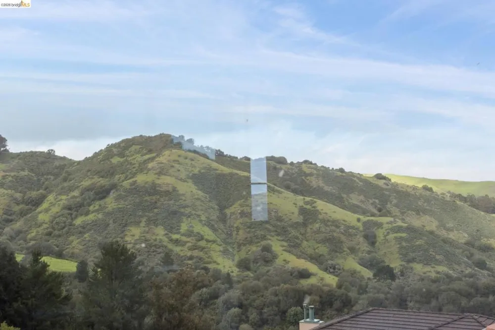 5 Woodside Way Oakland, CA 94611