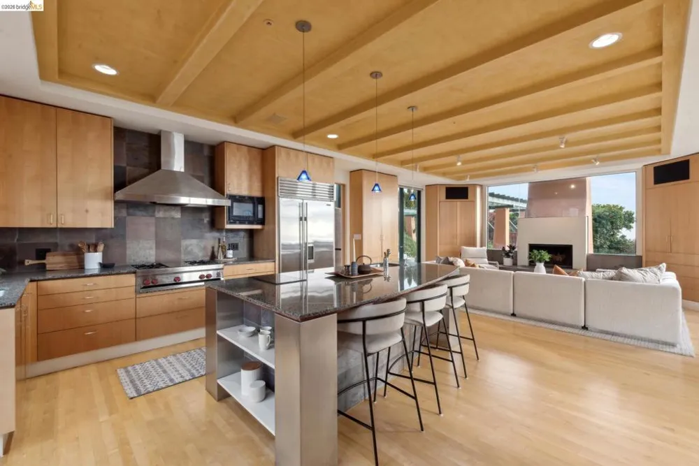 5 Woodside Way Oakland, CA 94611