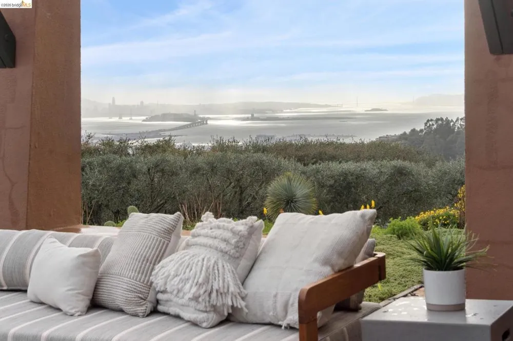 5 Woodside Way Oakland, CA 94611