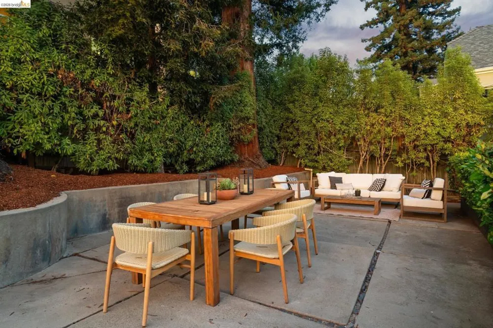 1115 Harvard Rd Piedmont, CA 94610