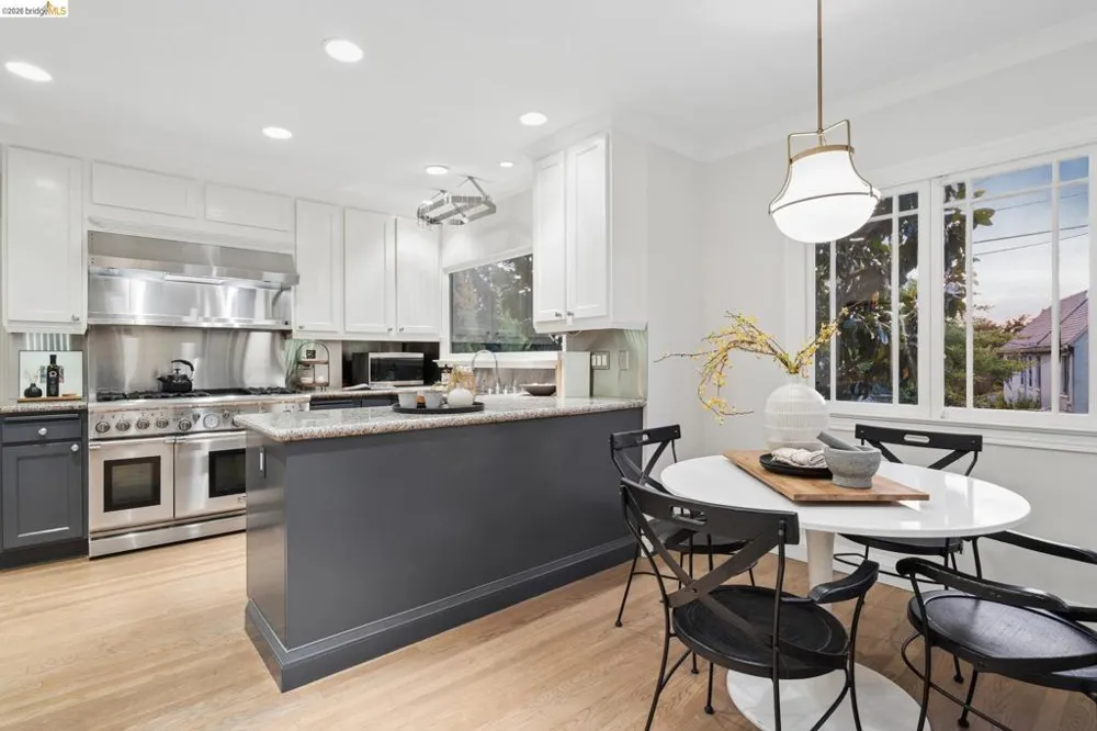 1115 Harvard Rd Piedmont, CA 94610