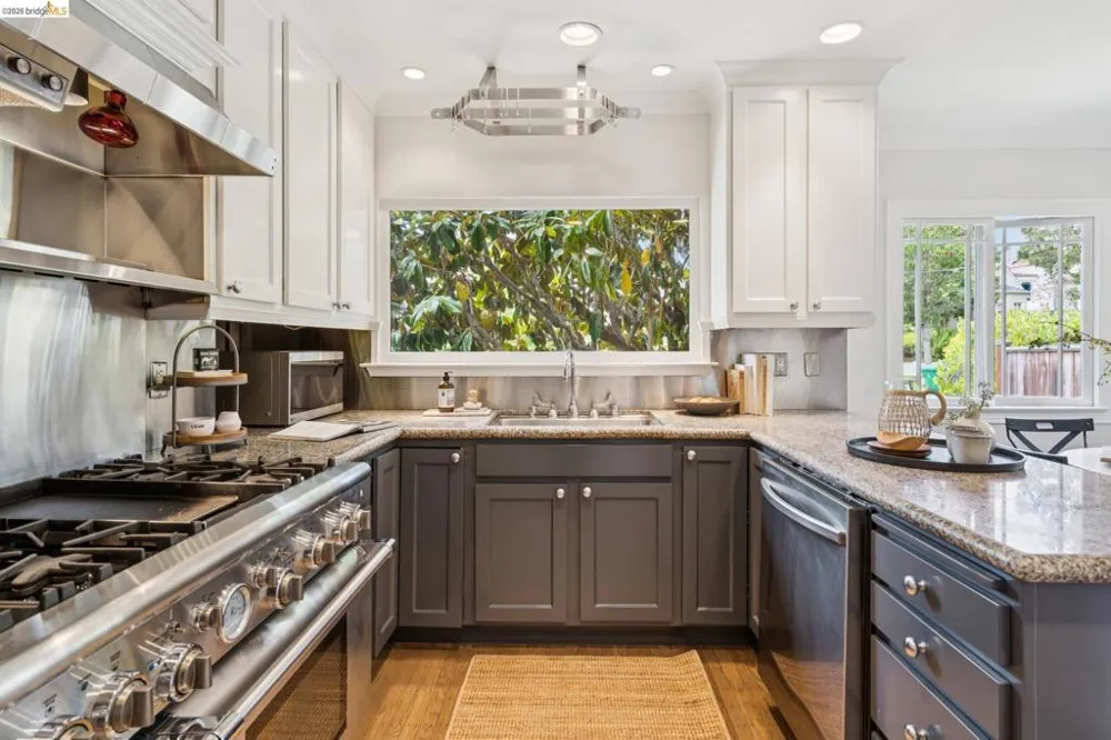 1115 Harvard Rd Piedmont, CA 94610