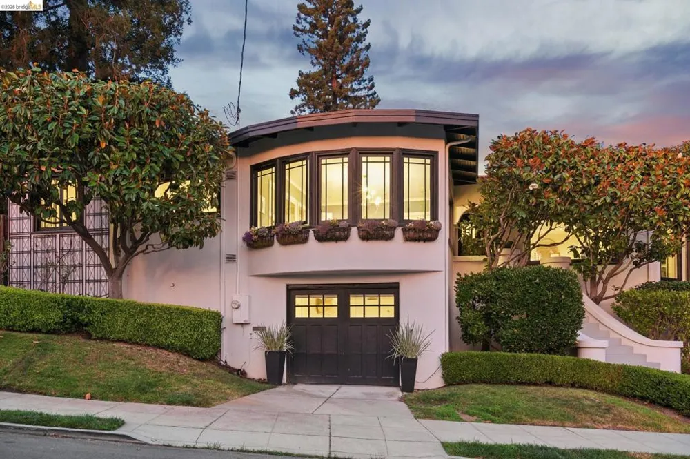 1115 Harvard Rd Piedmont, CA 94610