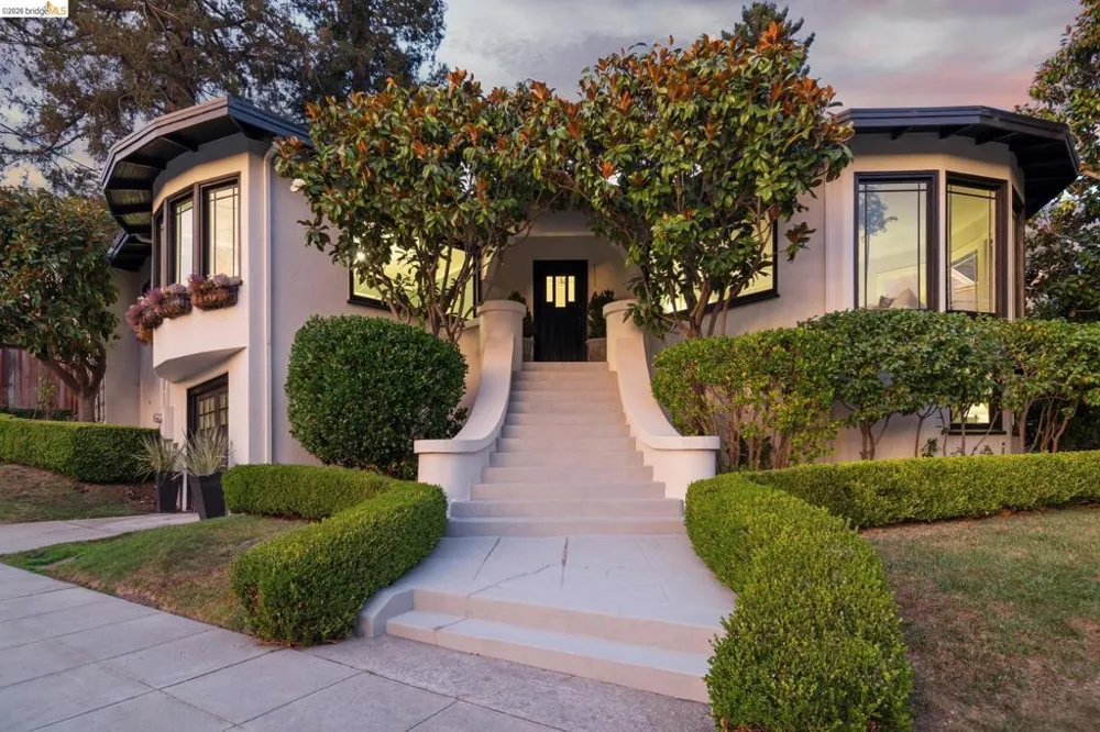 1115 Harvard Rd Piedmont, CA 94610