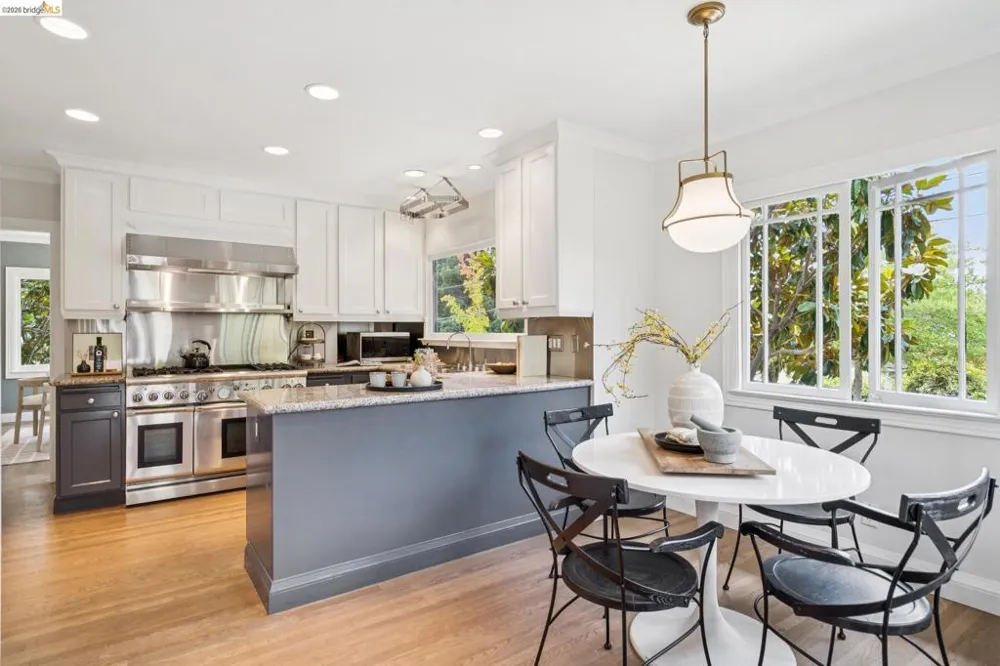 1115 Harvard Rd Piedmont, CA 94610
