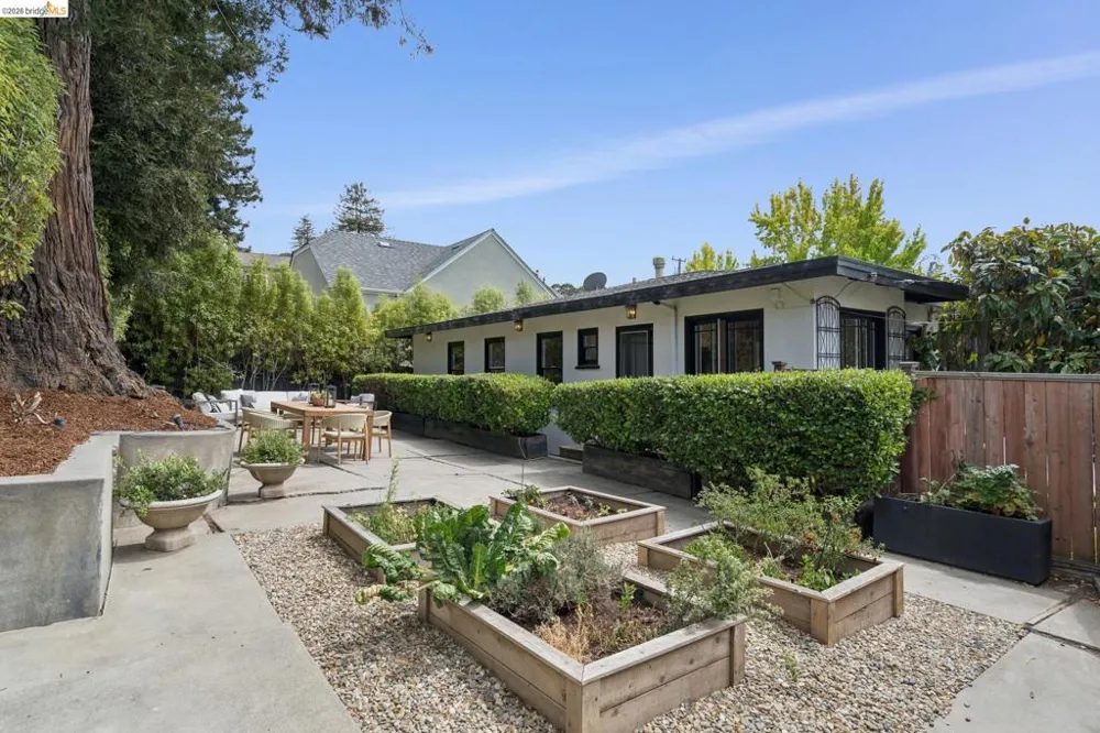 1115 Harvard Rd Piedmont, CA 94610
