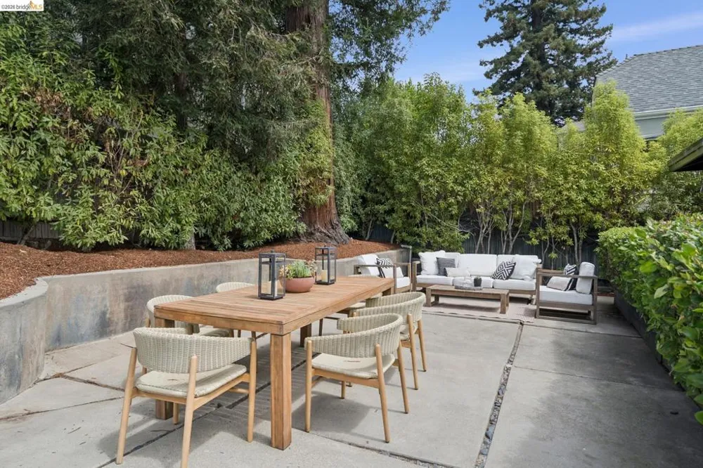1115 Harvard Rd Piedmont, CA 94610