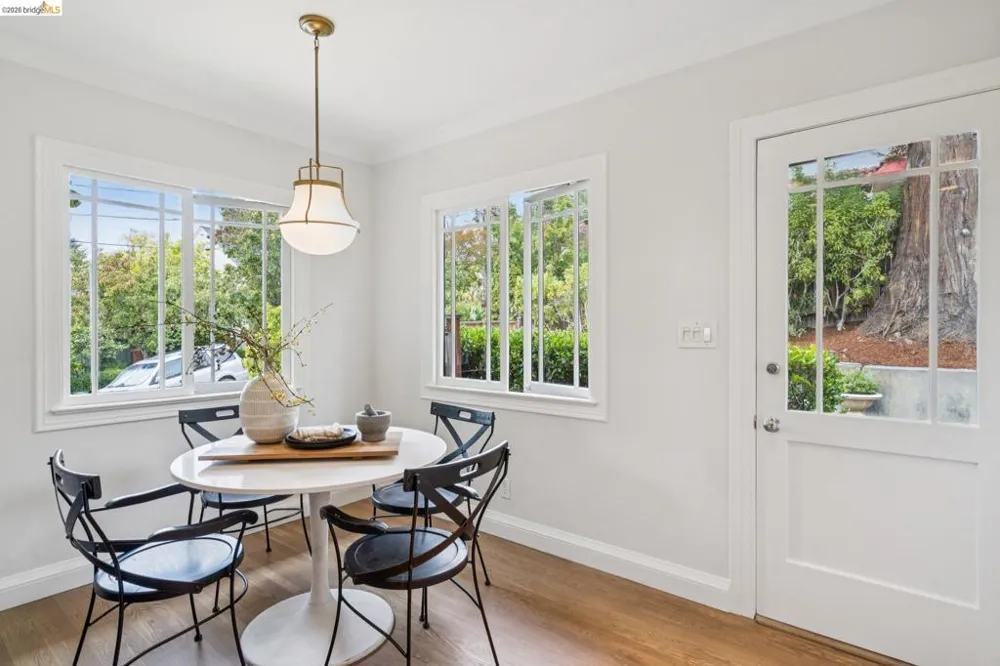 1115 Harvard Rd Piedmont, CA 94610