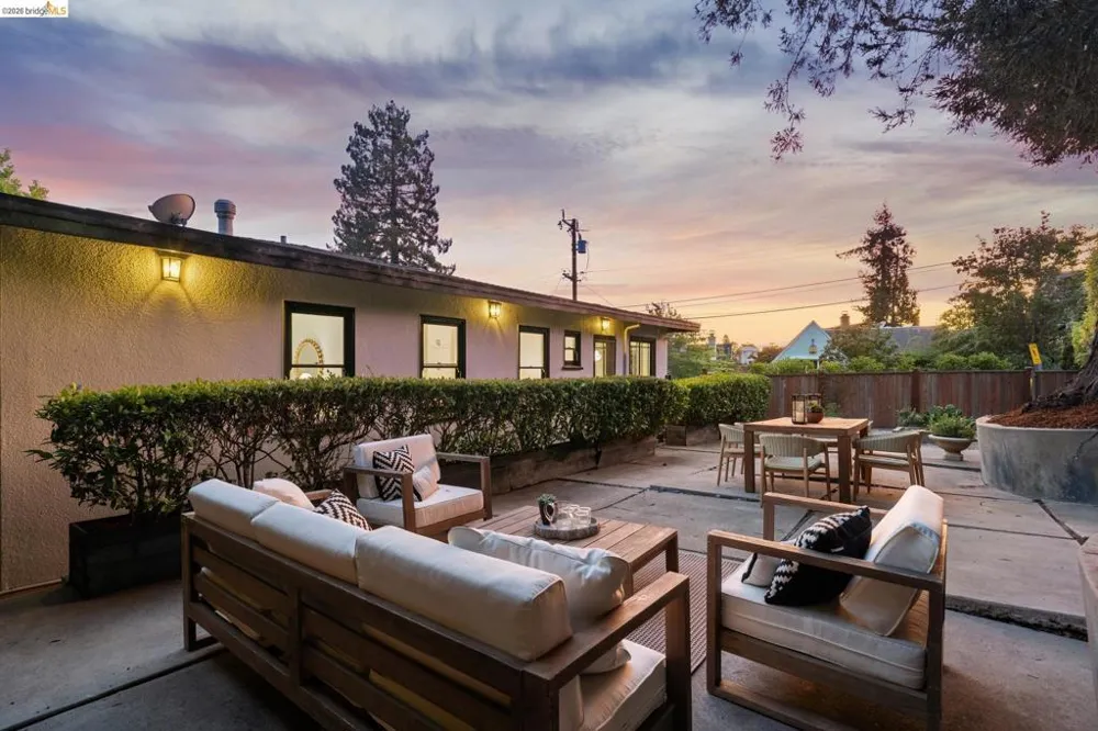 1115 Harvard Rd Piedmont, CA 94610