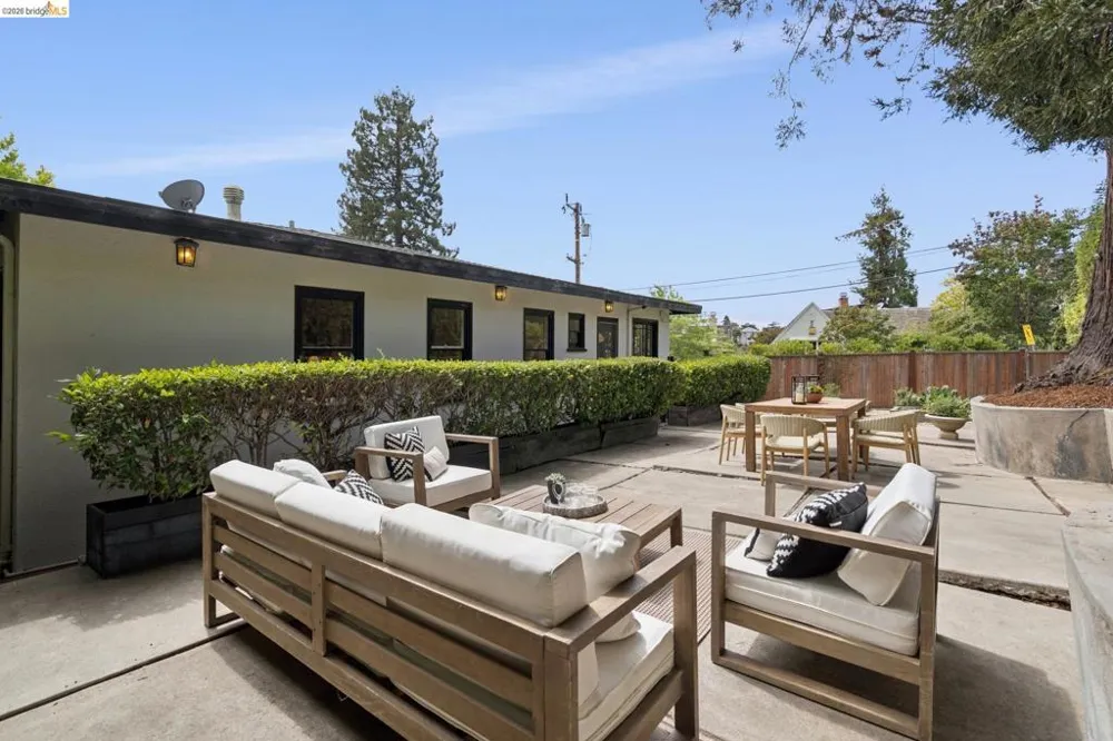 1115 Harvard Rd Piedmont, CA 94610