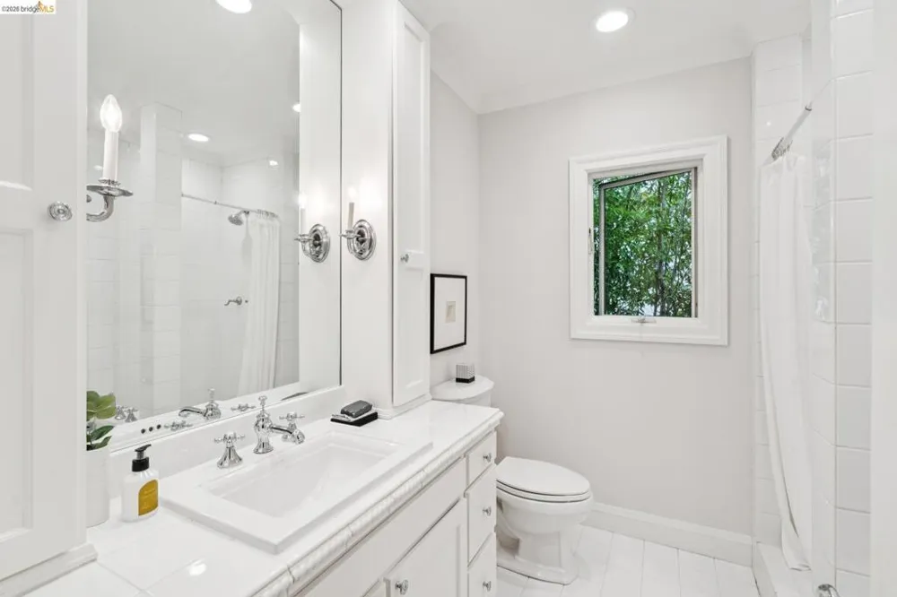 1115 Harvard Rd Piedmont, CA 94610