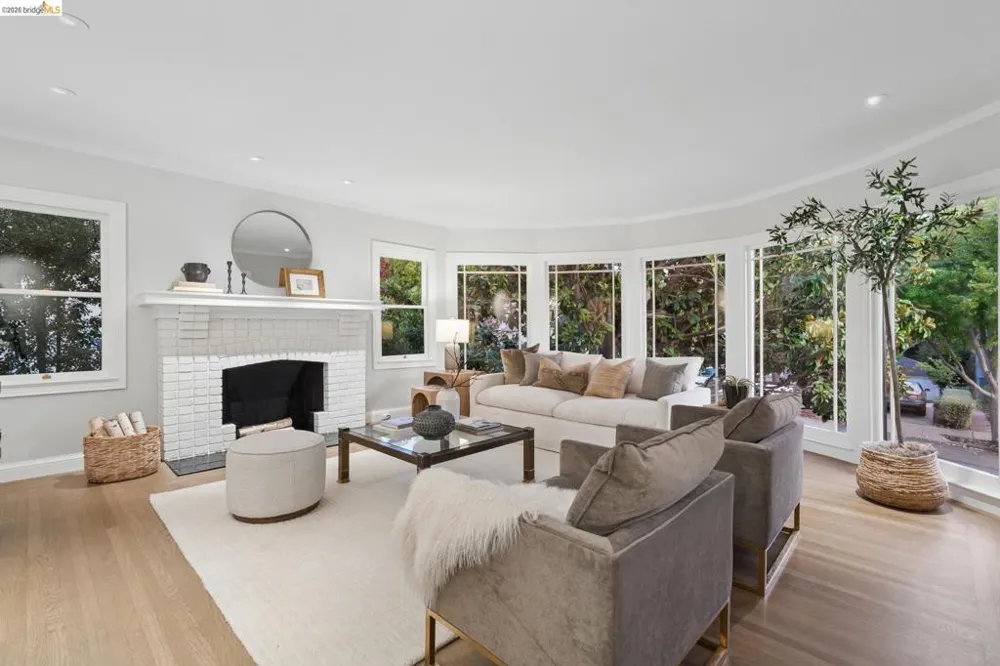 1115 Harvard Rd Piedmont, CA 94610