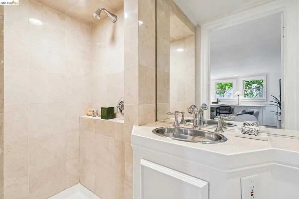 1115 Harvard Rd Piedmont, CA 94610