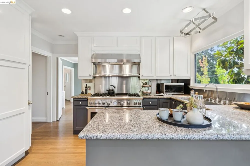 1115 Harvard Rd Piedmont, CA 94610