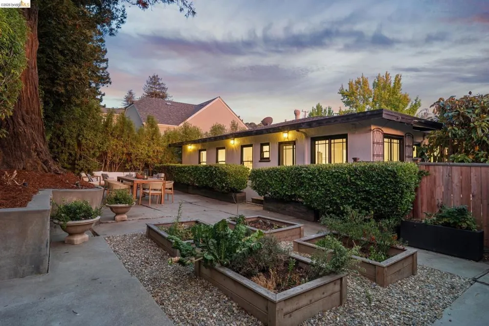 1115 Harvard Rd Piedmont, CA 94610