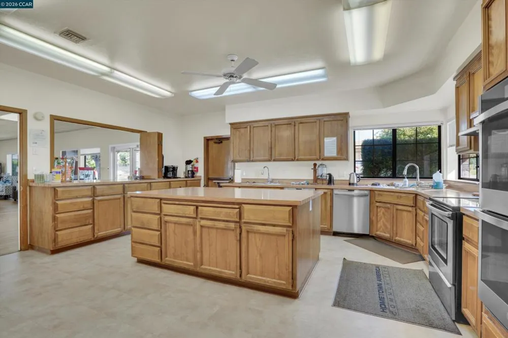 1840 Paris Ln Antioch, CA 94509