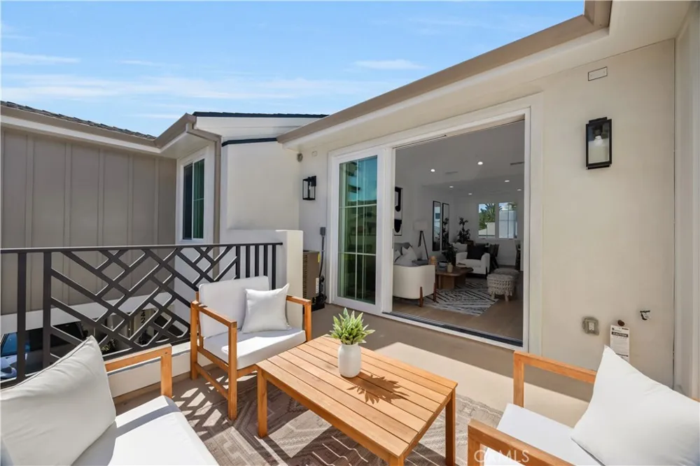 2420 Ives Lane Redondo Beach, CA 90278