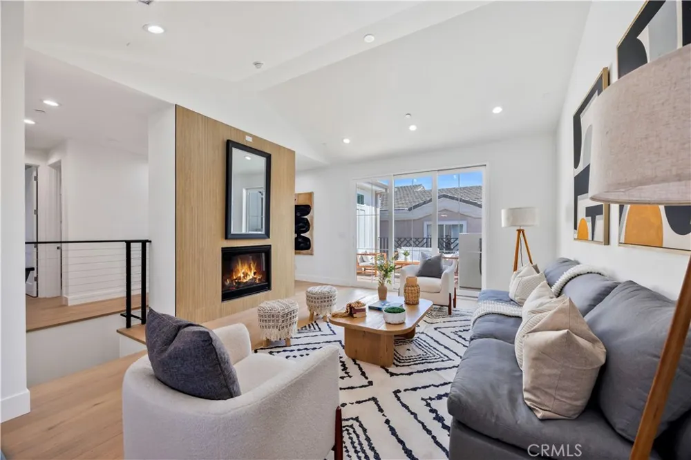 2420 Ives Lane Redondo Beach, CA 90278