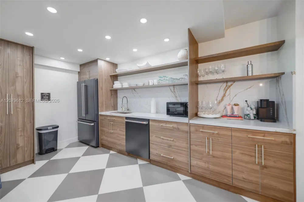 17800 Atlantic Blvd #PH14 Sunny Isles Beach, FL 33160