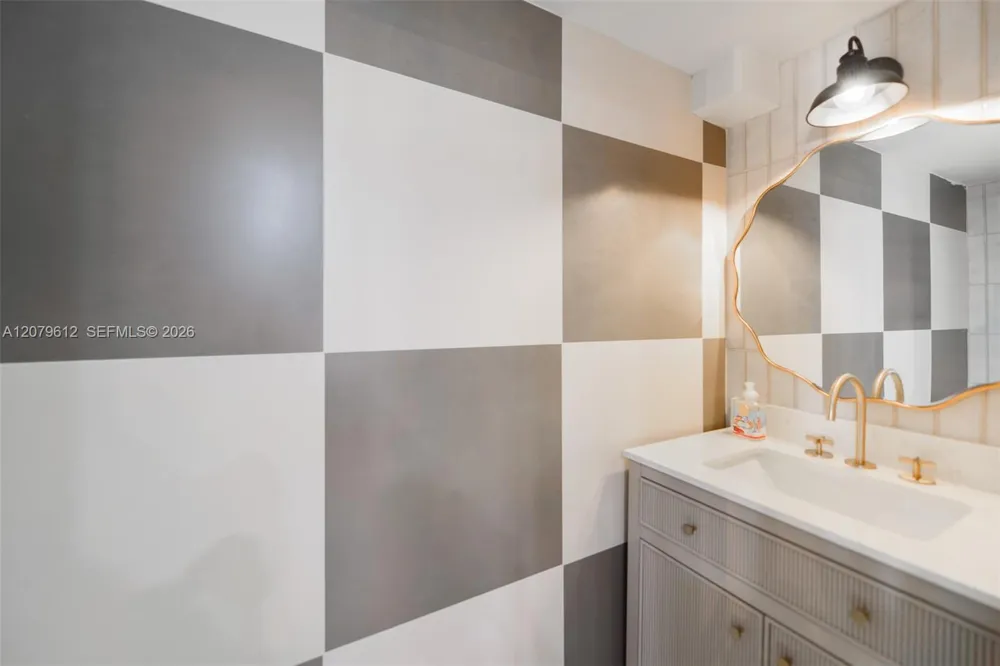 17800 Atlantic Blvd #PH14 Sunny Isles Beach, FL 33160