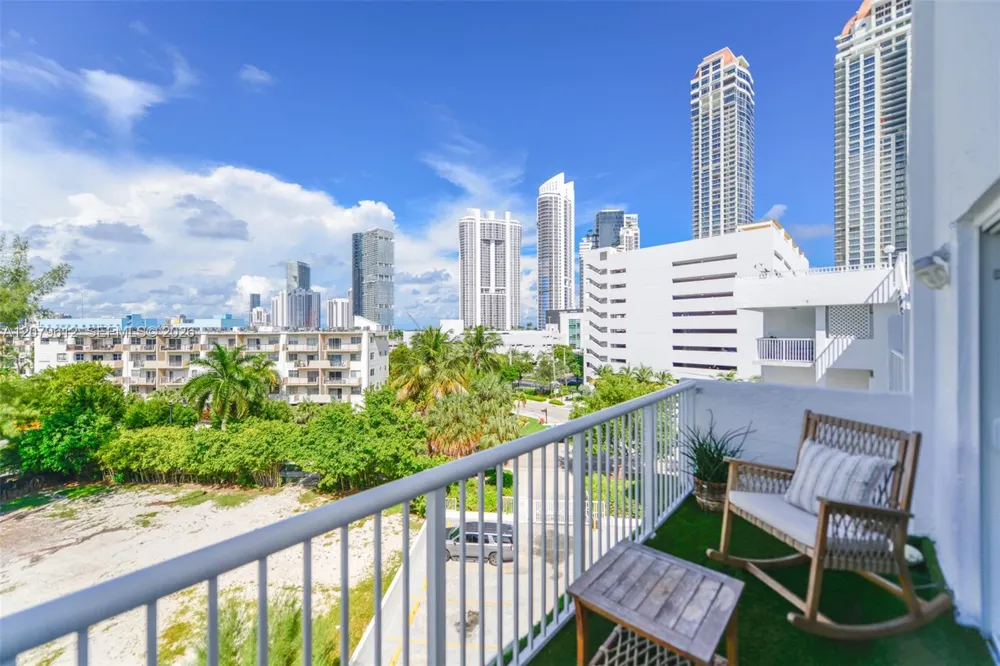 17800 Atlantic Blvd #PH14 Sunny Isles Beach, FL 33160