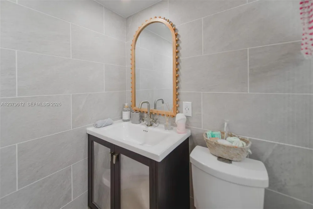 17800 Atlantic Blvd #PH14 Sunny Isles Beach, FL 33160
