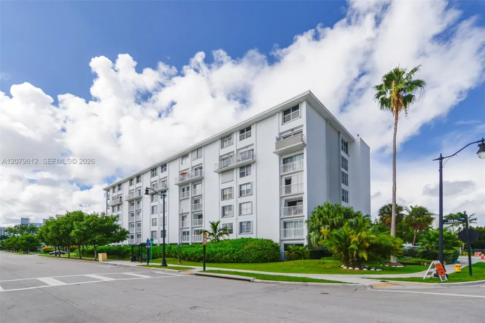 17800 Atlantic Blvd #PH14 Sunny Isles Beach, FL 33160