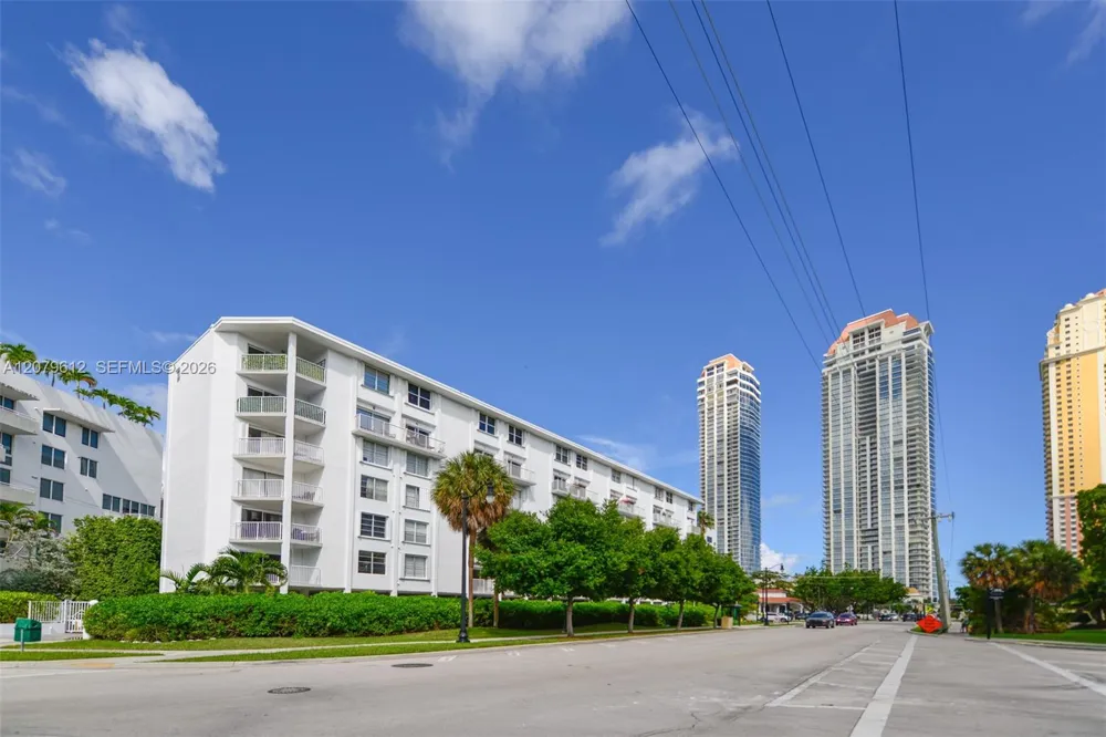 17800 Atlantic Blvd #PH14 Sunny Isles Beach, FL 33160