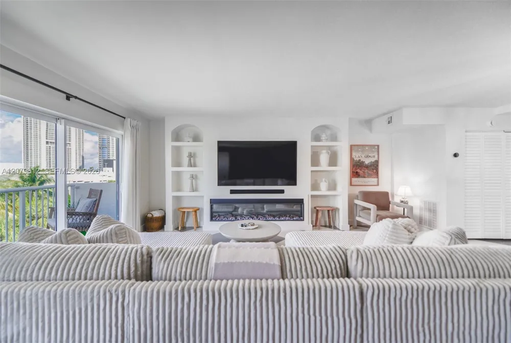 17800 Atlantic Blvd #PH14 Sunny Isles Beach, FL 33160