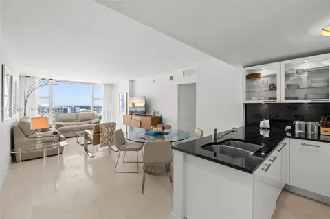 6801 Collins Ave #1401