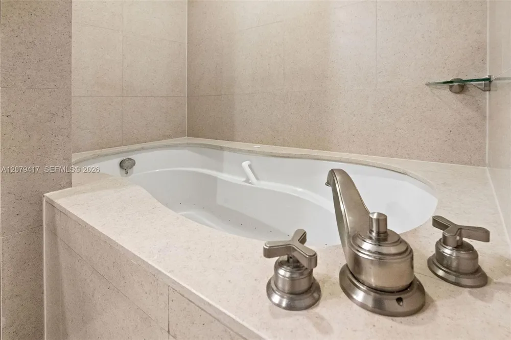 6801 Collins Ave #1401 Miami Beach, FL 33141