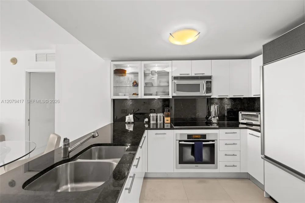 6801 Collins Ave #1401 Miami Beach, FL 33141